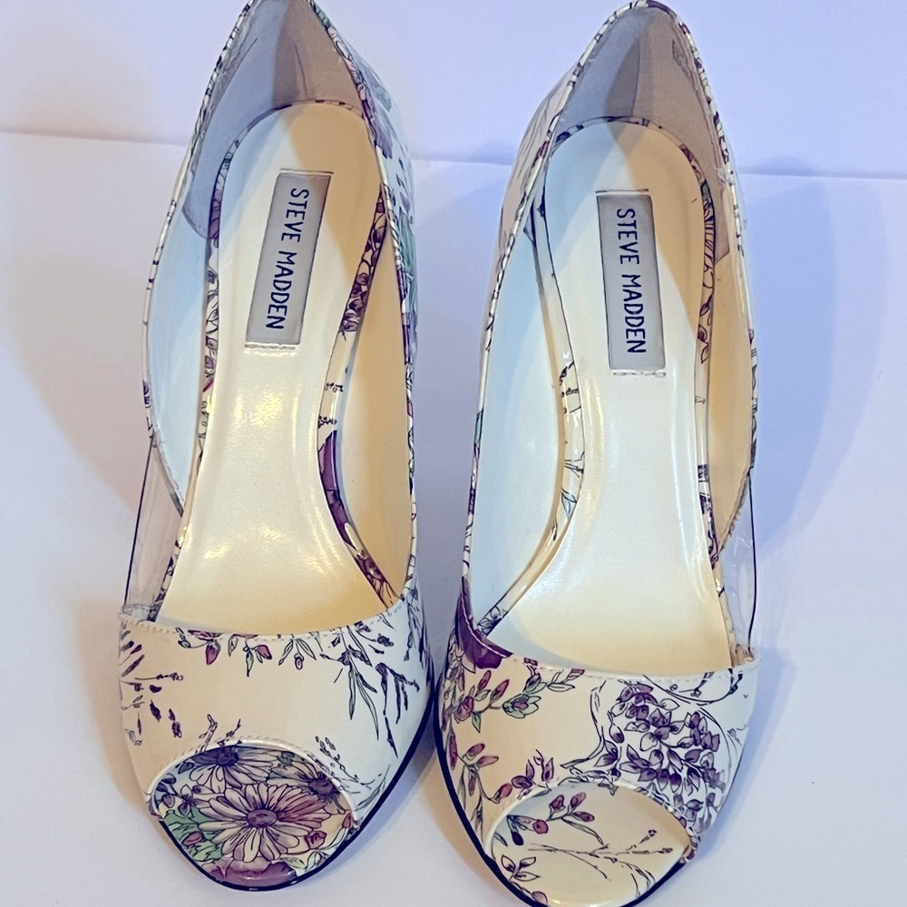 Beautiful Steve Madden floral pumps. Size 8M - Picture 2 of 6